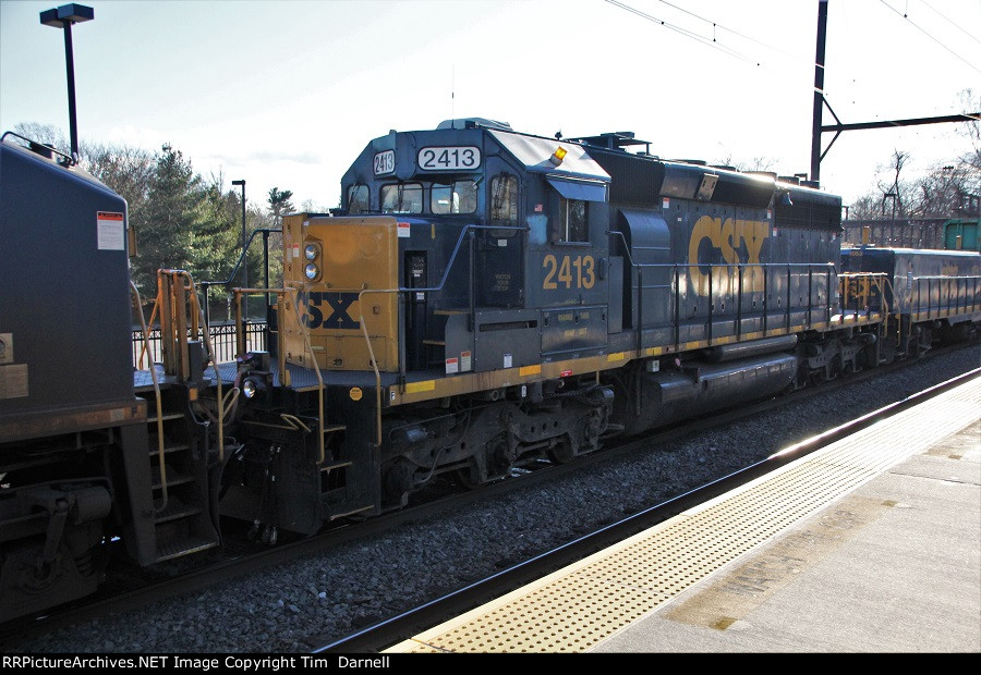 CSX 2413 on Q438